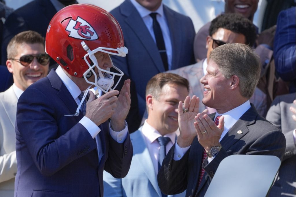 Clark Hunt 2nd richest NFL owner