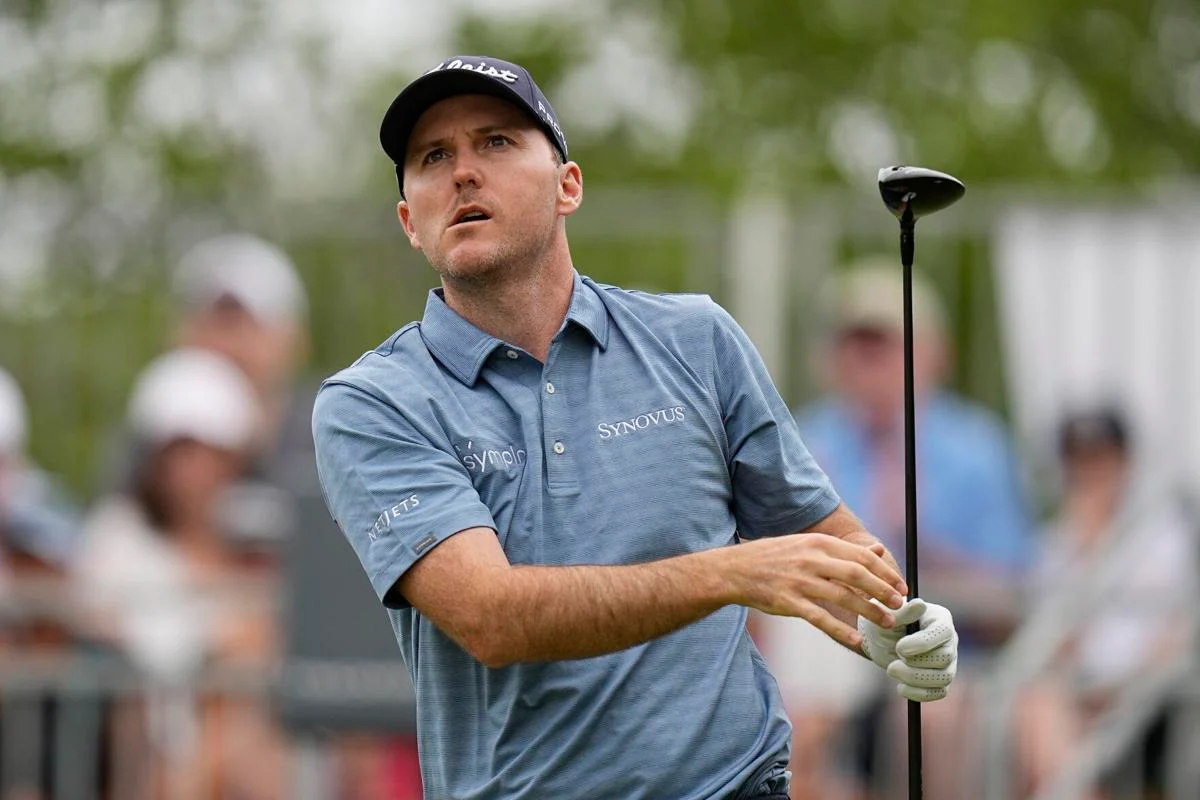 Russell Henley watching a tee shot
